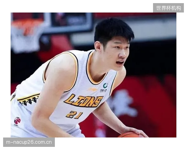广厦队战术核心明确,胡金秋高效低位进攻击溃深圳内线。 广厦队战术核心明确,胡金秋高效低位进攻击溃深圳内线。